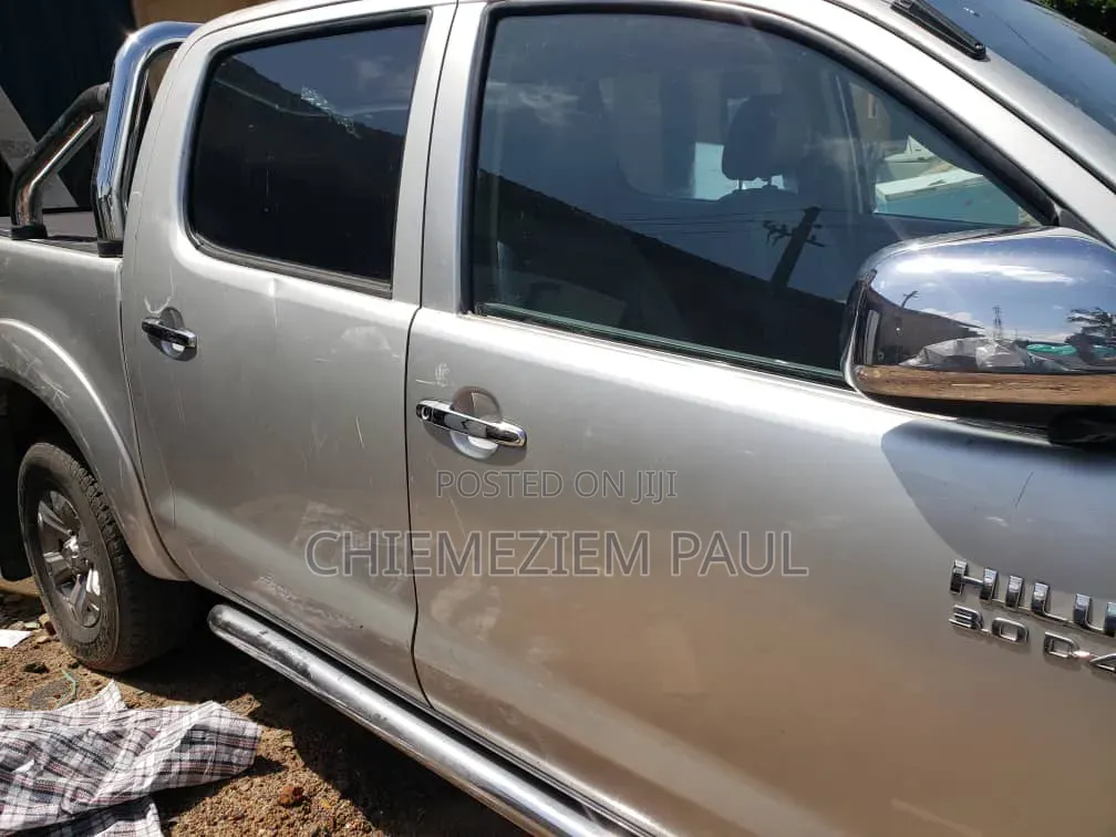 Toyota Hilux 2012 Silver