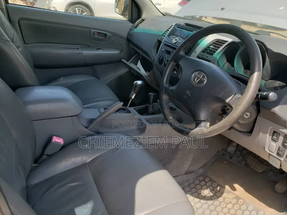 Toyota Hilux 2012 Silver