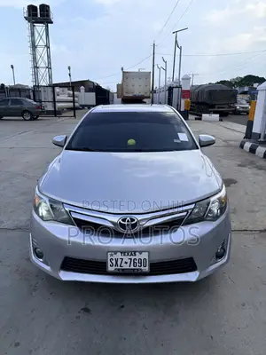 Toyota Camry XLE 4dr Sedan (2.5L 4cyl 6A) 2012 Silver