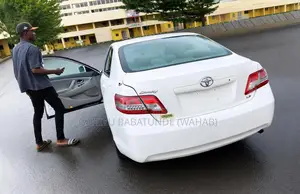 Toyota Camry LE 4dr Sedan (2.5L 4cyl 6AM) 2010 White