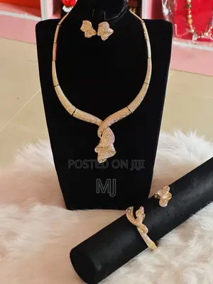 Premium Female Stainless Steel Statement Necklace Jewelry Set