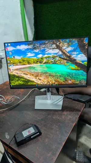 24 Inches Frameless Dell Monitor, With Ips Display Technology