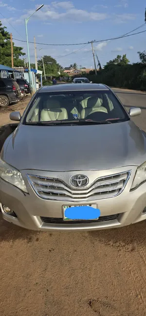 Toyota Camry 2009 Gold