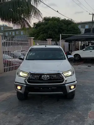 Toyota Hilux 2021 White