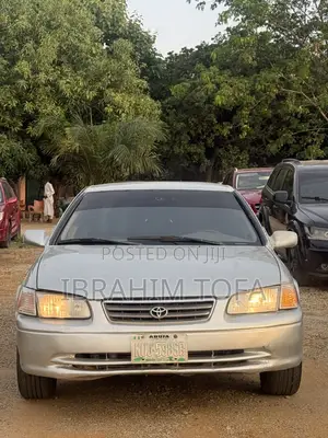 Toyota Camry 2000 Gold