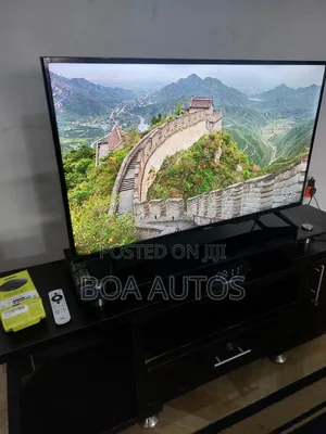 Hisense 40" Led Tv With Smart Tv Box