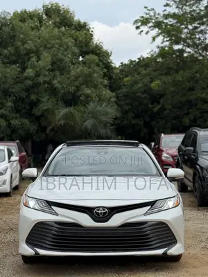 Toyota Camry XLE (2.5L 4cyl 8A) 2019 White