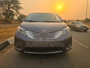 Toyota Sienna 2015 Gray