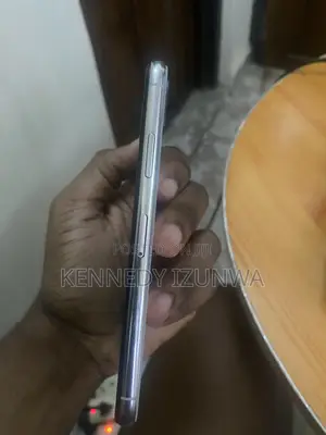 Apple iPhone X 64 GB White