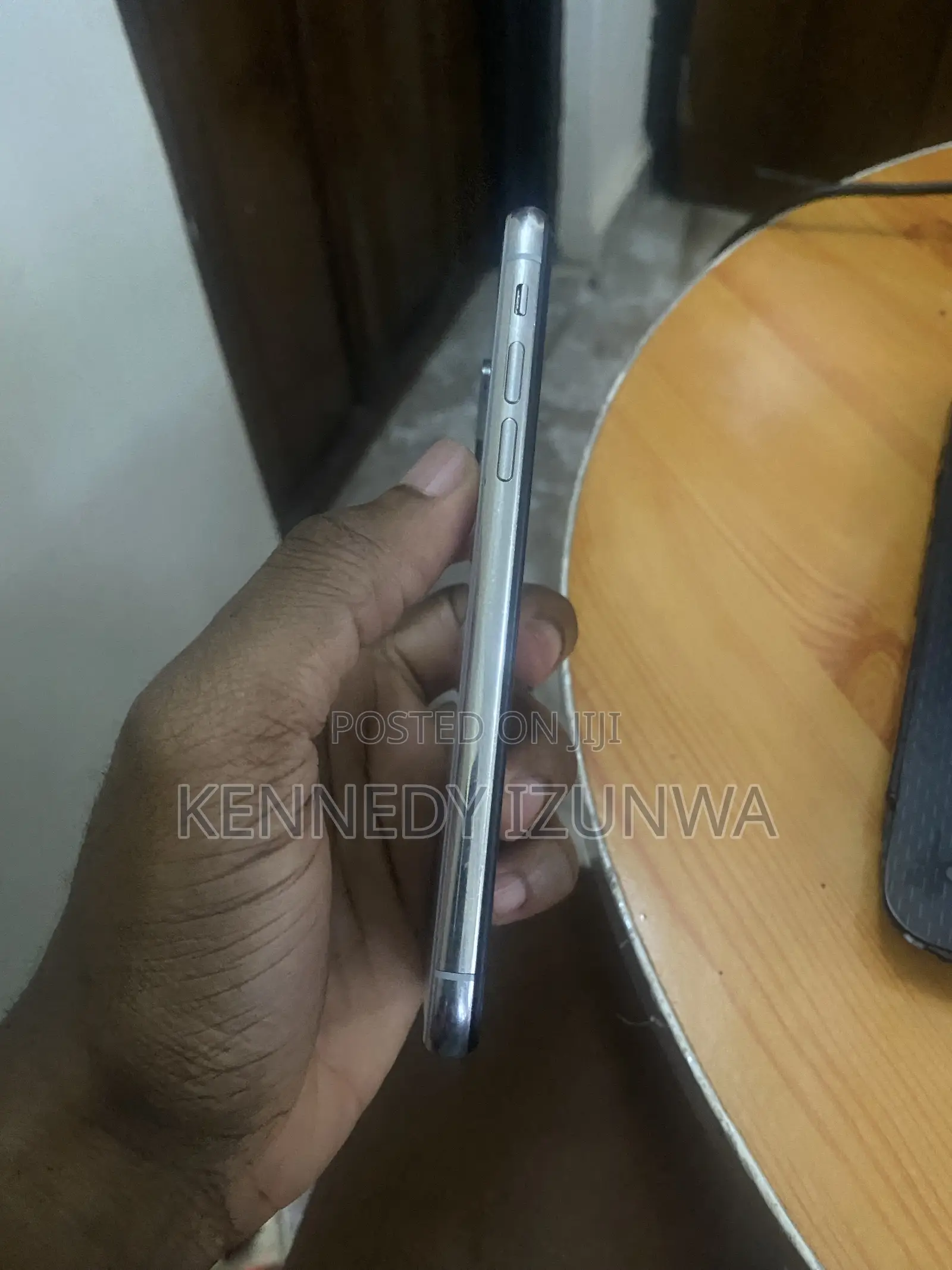 Apple iPhone X 64 GB White