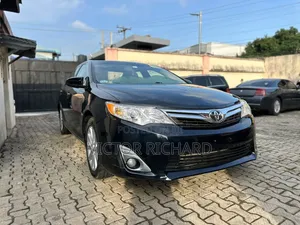 Toyota Camry XLE 4dr Sedan (2.5L 4cyl 6A) 2012 Black