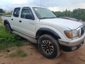 Toyota Tacoma 2005 White