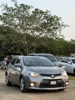 Toyota Corolla LE ECO Premium (1.8L 4cyl CVT) 2016 Gold