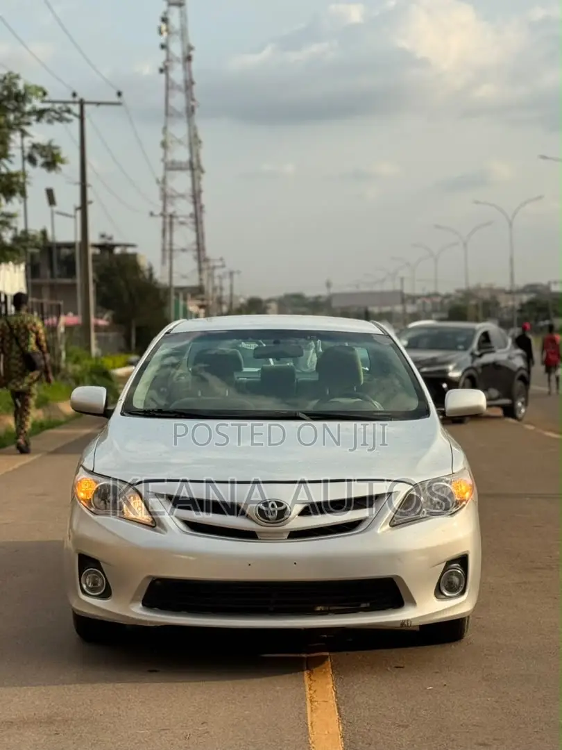Toyota Corolla 2012 Silver