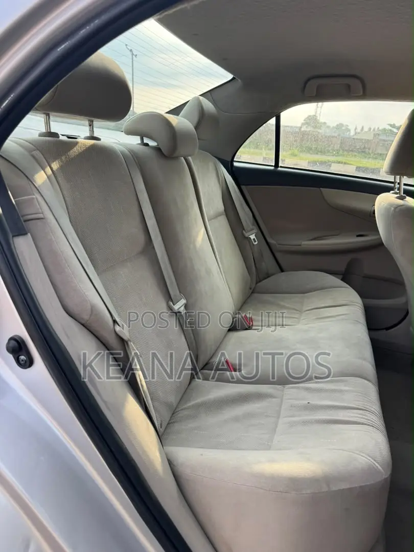 Toyota Corolla 2012 Silver