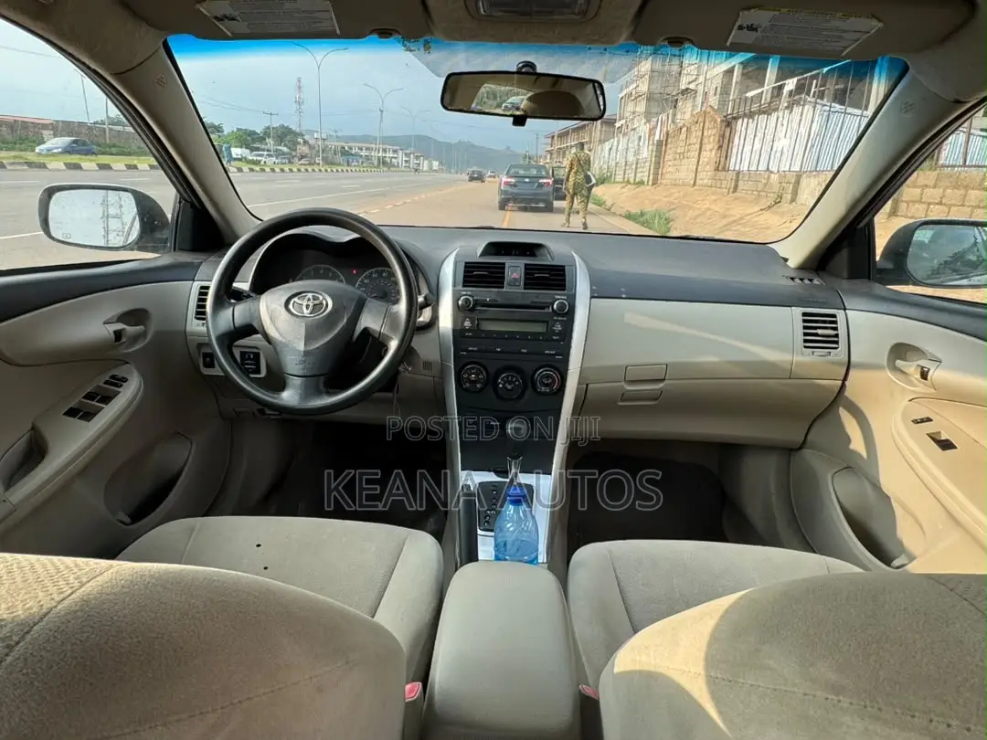 Toyota Corolla 2012 Silver
