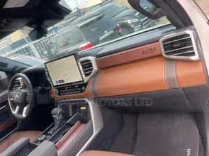 Toyota Tundra 2024 White