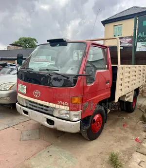 Toyota Dyna 150 Six Tyres 2rz Engine