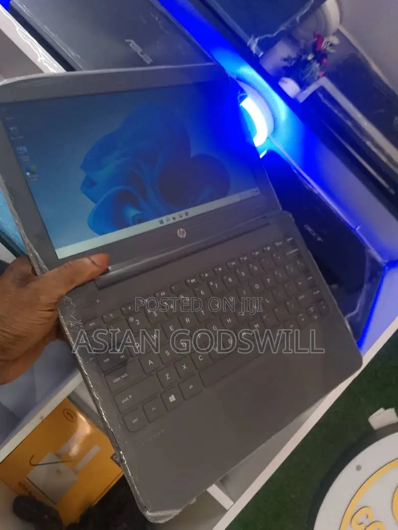 New Laptop HP Stream 11 Pro G4 EE 4GB Intel Celeron SSD 60GB