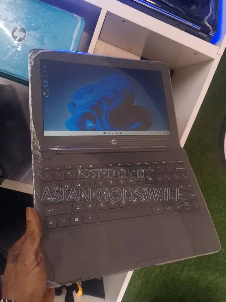 New Laptop HP Stream 11 Pro G4 EE 4GB Intel Celeron SSD 60GB