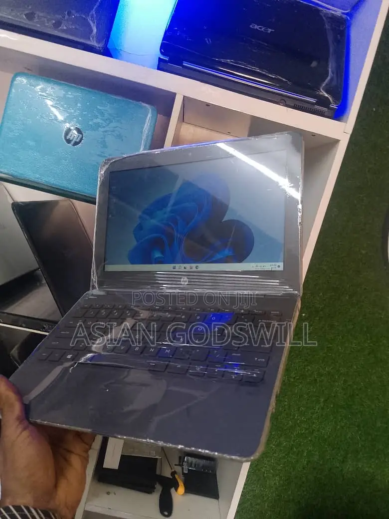New Laptop HP Stream 11 Pro G4 EE 4GB Intel Celeron SSD 60GB