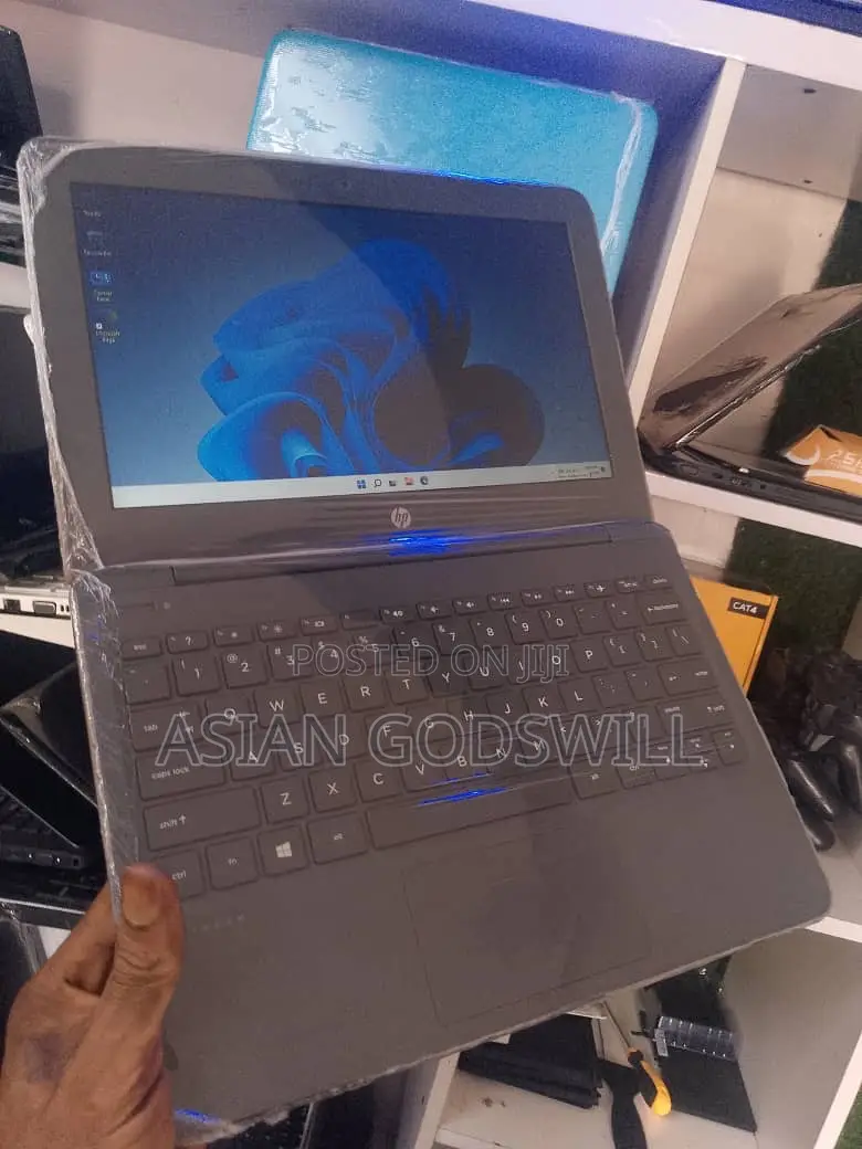 New Laptop HP Stream 11 Pro G4 EE 4GB Intel Celeron SSD 60GB
