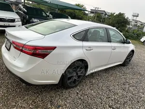 Toyota Avalon XLE Sedar FWD (3.5L 6cyl 6A) 2013 White