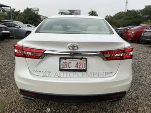 Toyota Avalon XLE Sedar FWD (3.5L 6cyl 6A) 2013 White