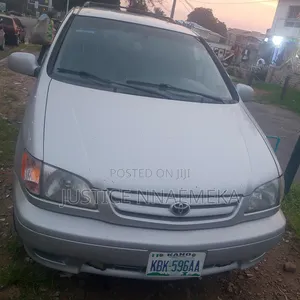 Toyota Sienna 2004 Silver