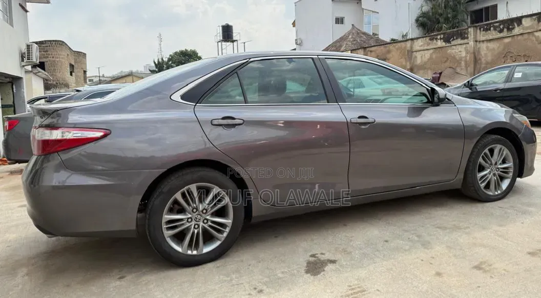 Toyota Camry 2016 Gray