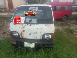 Mitsubishi Mini Truck 2000 White
