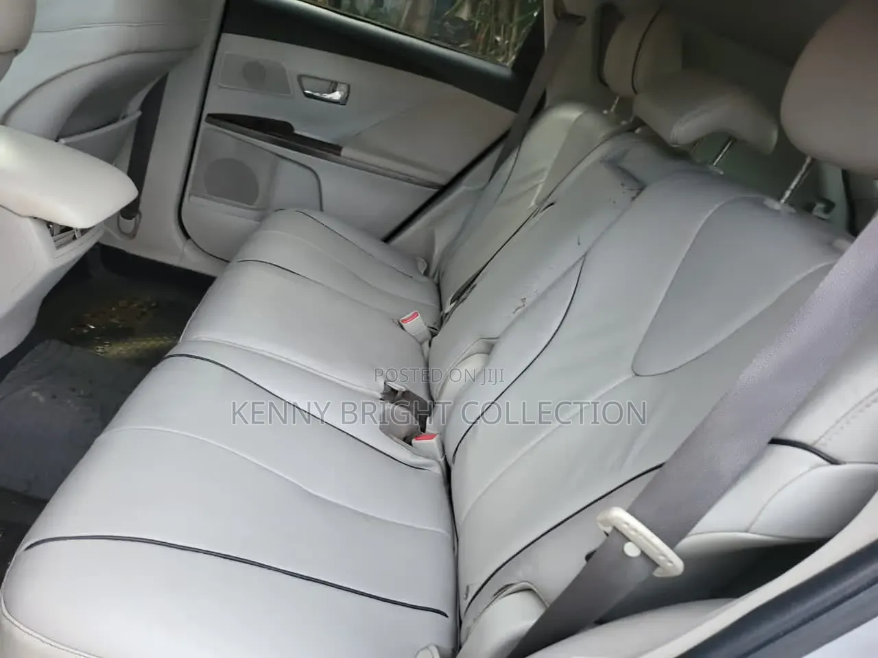 Toyota Venza 2011 Silver