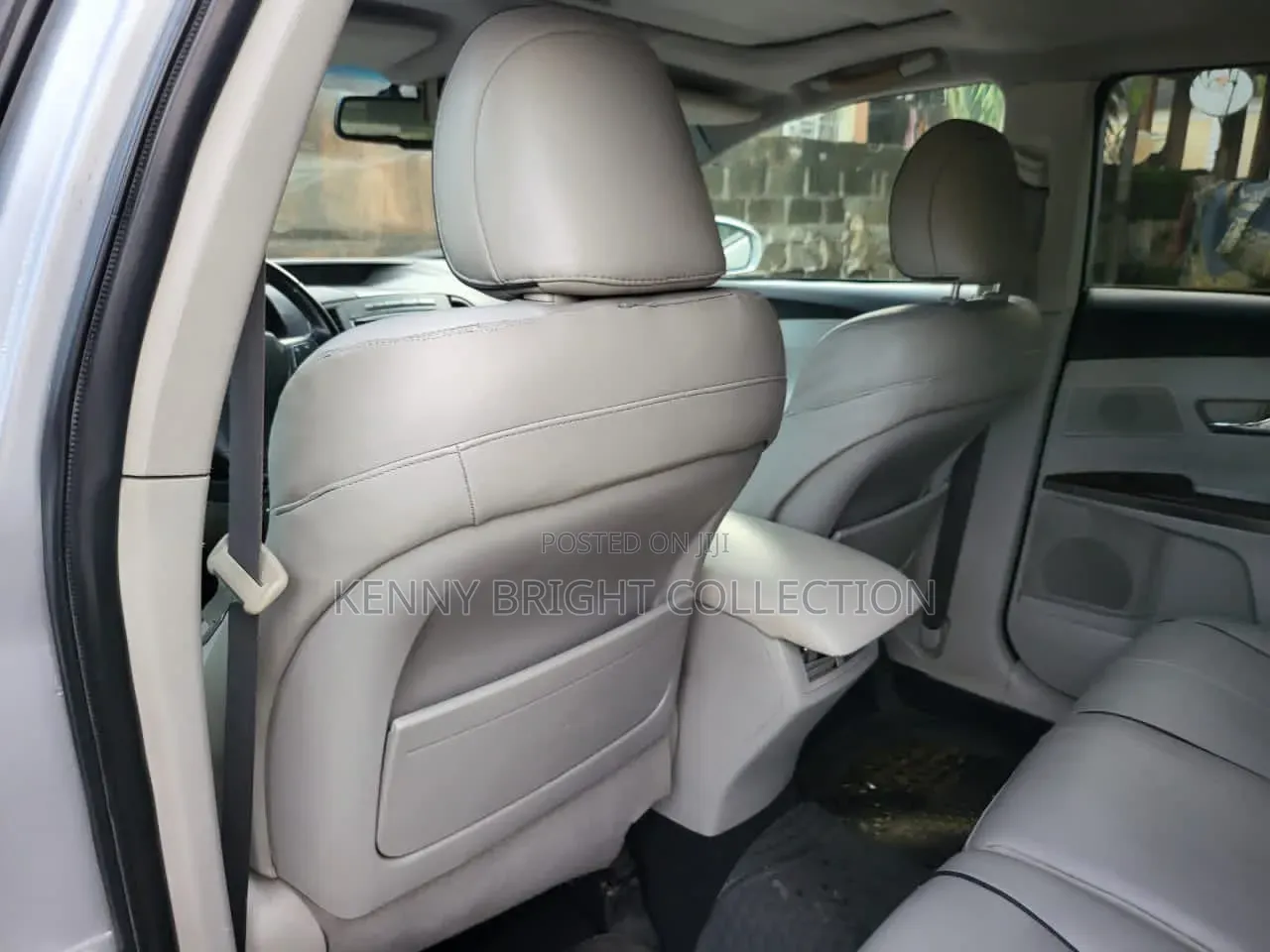 Toyota Venza 2011 Silver