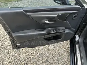 Lexus ES 300h Ultra Luxury 2022 Black