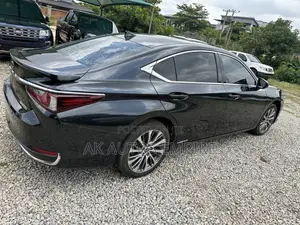 Lexus ES 300h Ultra Luxury 2022 Black