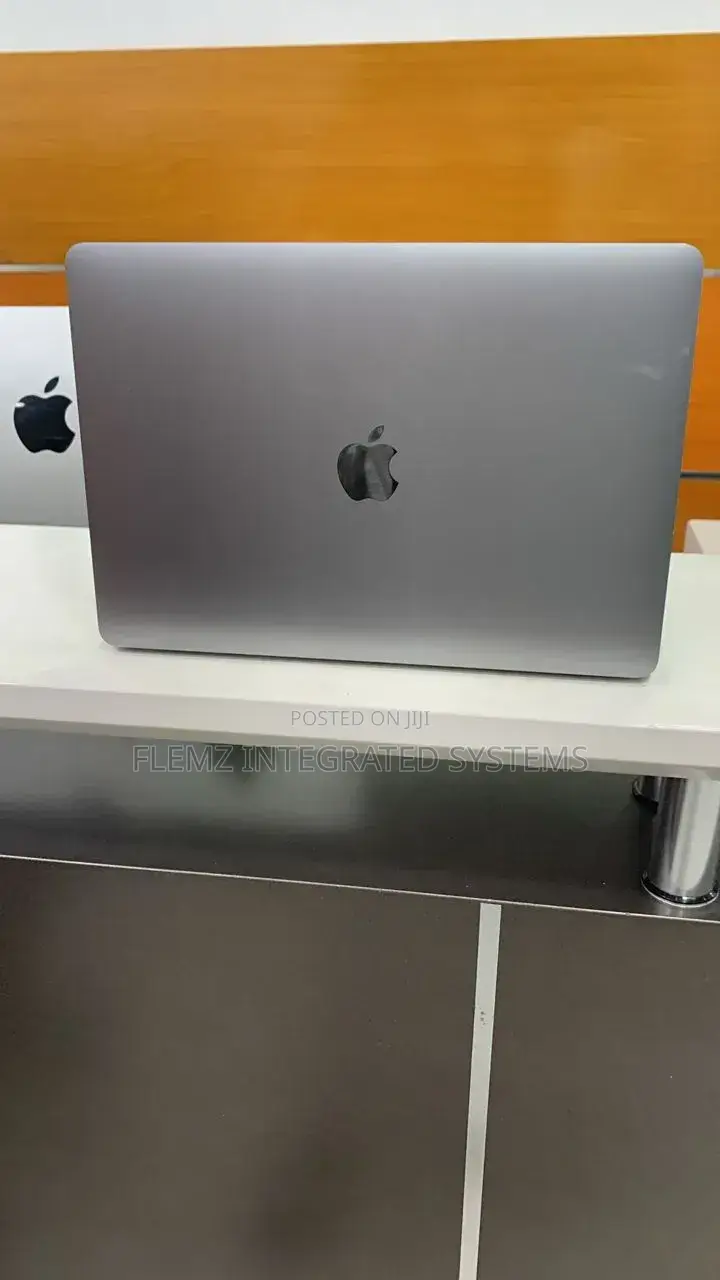 Laptop Apple MacBook Pro 2018 16GB Intel Core i7 SSD 1T