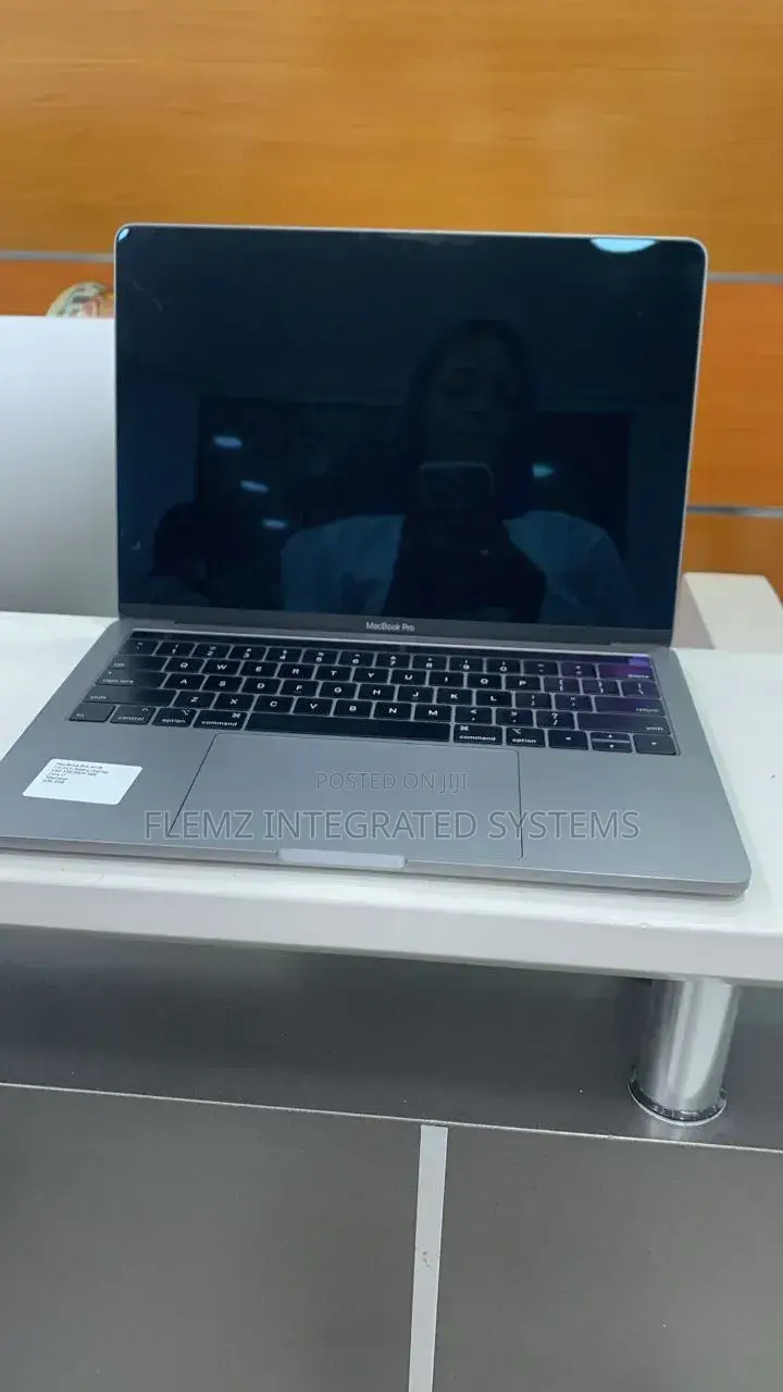 Laptop Apple MacBook Pro 2018 16GB Intel Core i7 SSD 1T