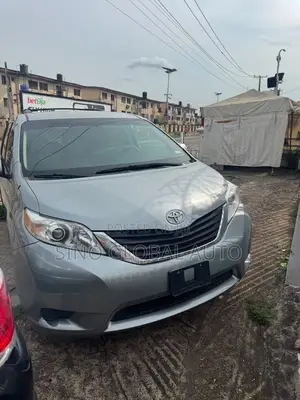Toyota Sienna LE 7 Passenger 2011 Gray