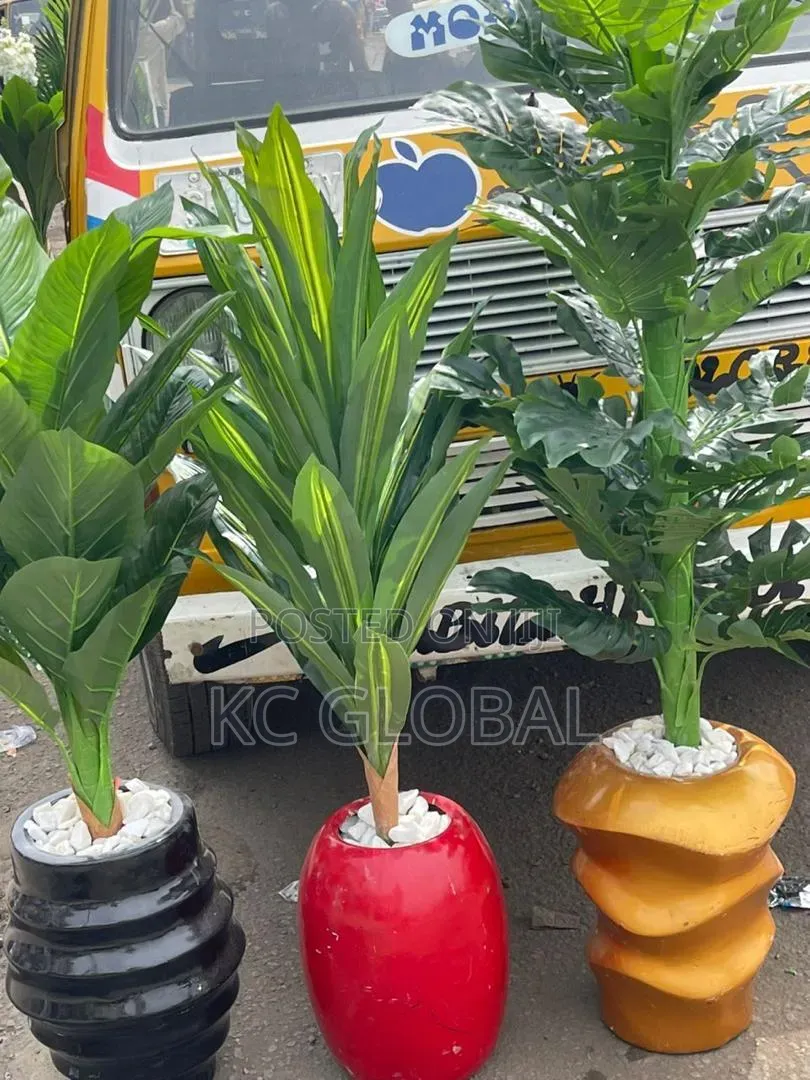Spanish Product Synthetic Flower and Vase Available