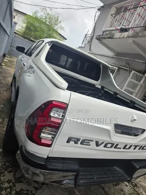 Toyota Hilux 2020 White