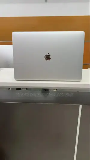 Laptop Apple MacBook Pro 2018 16GB Intel Core i7 SSD 512GB