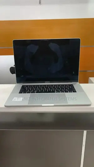 Laptop Apple MacBook Pro 2018 16GB Intel Core i7 SSD 512GB