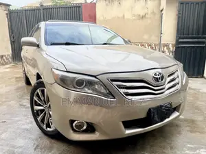 Toyota Camry XLE 4dr Sedan (2.5L 4cyl 6AM) 2010 Silver