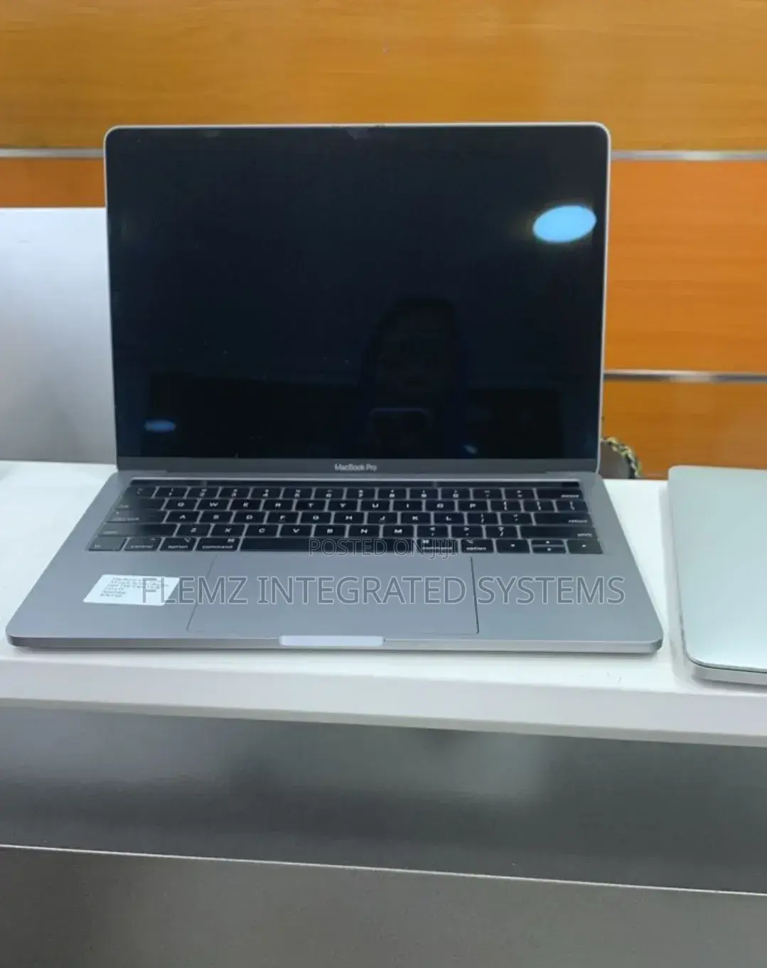 Laptop Apple MacBook Pro 2018 16GB Intel Core i7 SSD 512GB