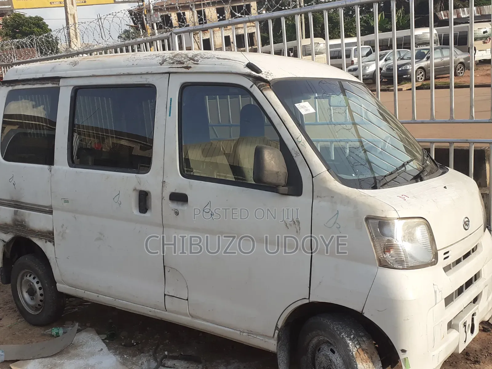 Bus 2011 White