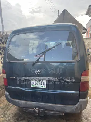 Toyota HiAce 2001 Green
