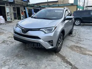 Toyota RAV4 LE FWD (2.5L 4cyl 6A) 2017 Gray