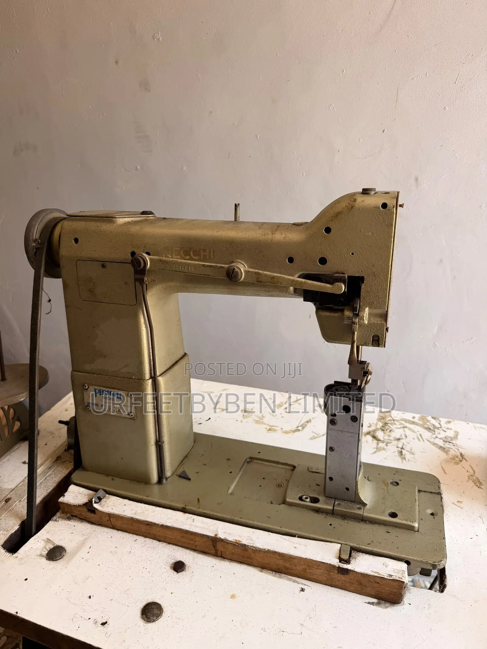 German Post Bed Industrial Machine