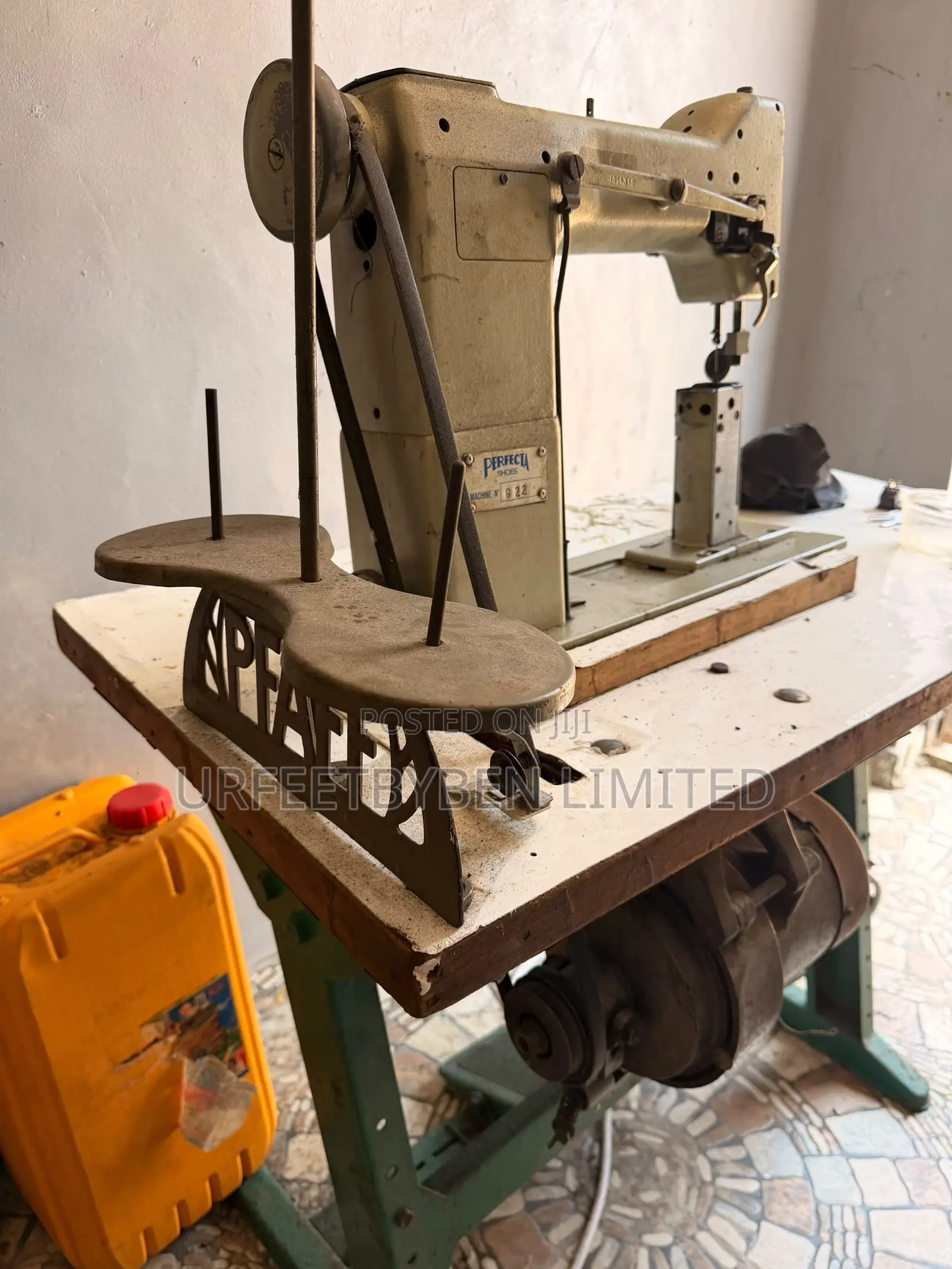 German Post Bed Industrial Machine