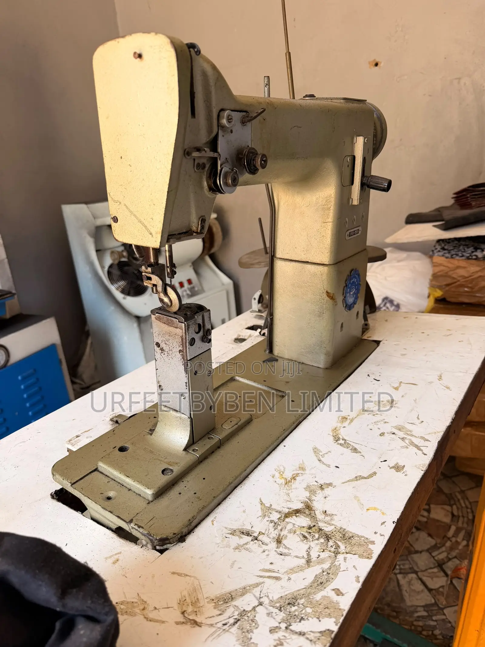 German Post Bed Industrial Machine
